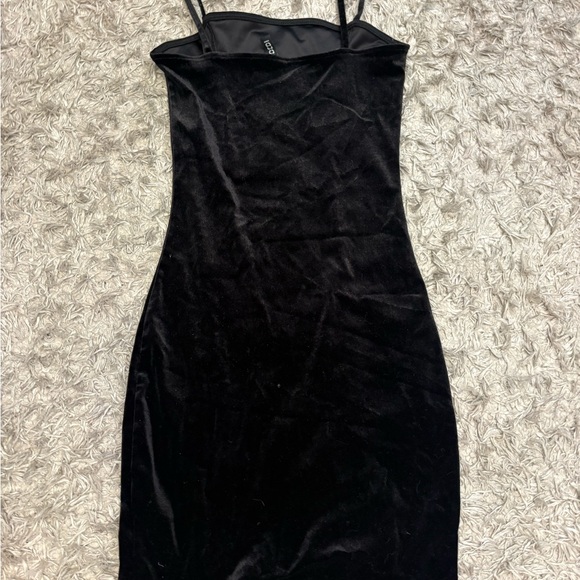 Black Velvet Midi Dress - Picture 2 of 2